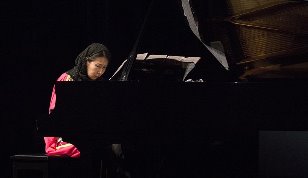 رسیتال پیانو هنرمند ژاپنی در فرهنگسرای نیاوران 