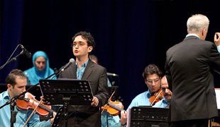 امیر اثنی عشری به همراهی ارکستر ملی «مهر» به روی صحنه می رود