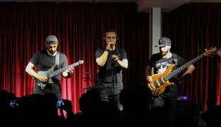 اجرای قطعات ماندگار راک در کنسرت گروه امیر دانایی