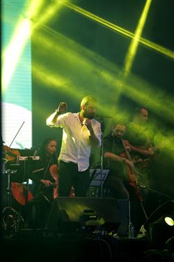 کنسرت گروه «چارتار» در فضای باز برج میلاد برگزار شد