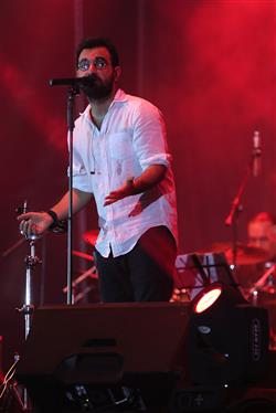 کنسرت گروه «چارتار» در فضای باز برج میلاد برگزار شد