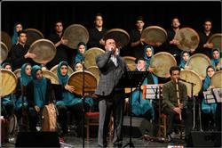 «پیام عزیزی» آهنگ «مسلمانان» را با قدمتی ٣٠٠ ساله در کنسرت تهران اجرا کرد  