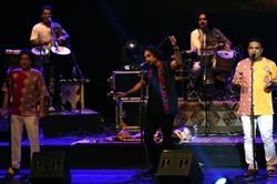 اجرای پرشور «لیان» در حضور محمود دولت‌آبادی
